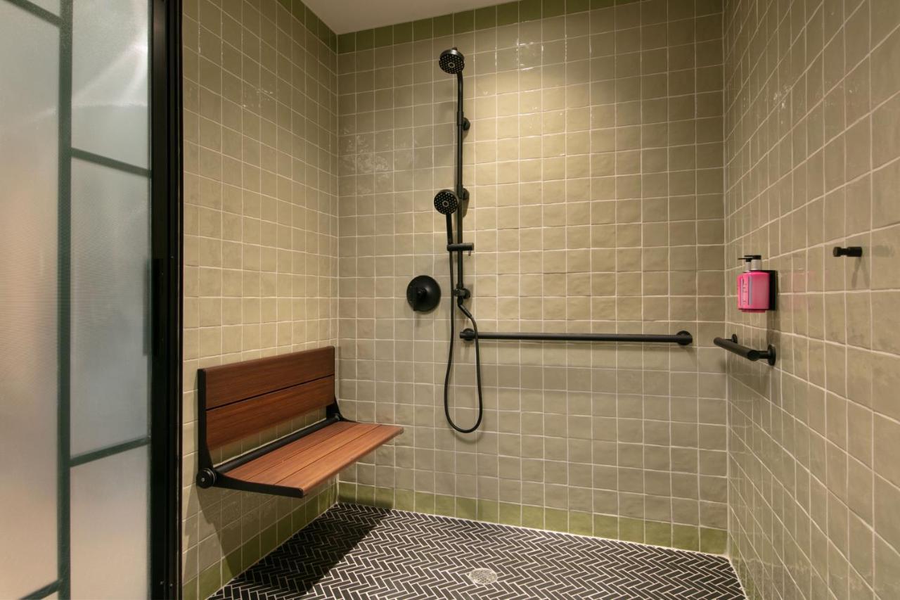 Moxy Brooklyn Williamsburg Hotel New York