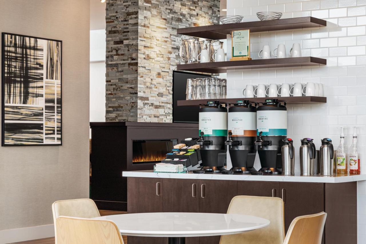 Hotel By Marriott Jfk Airport 3*