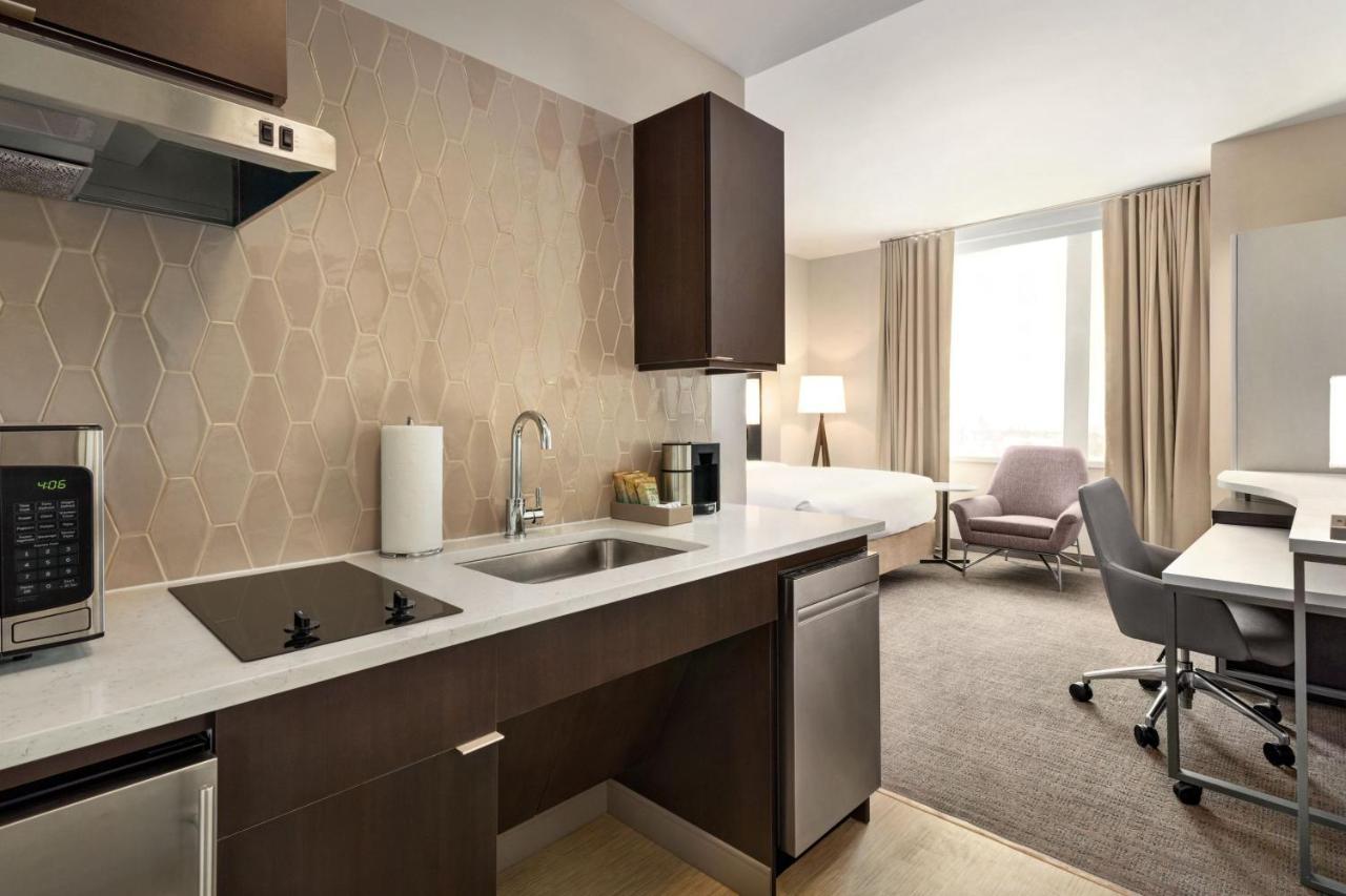 Hotel By Marriott Jfk Airport 3*