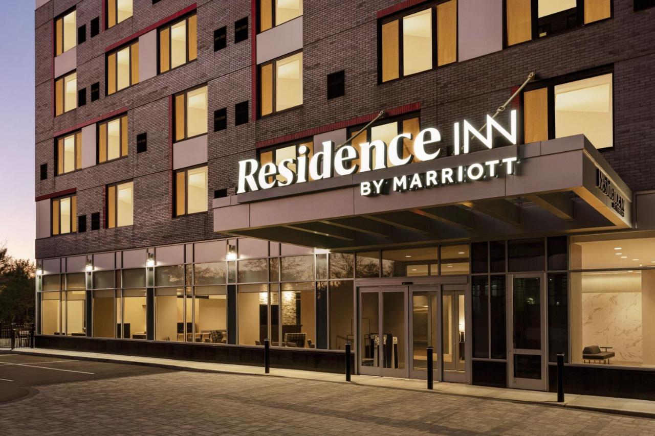 Hotel By Marriott Jfk Airport 3*