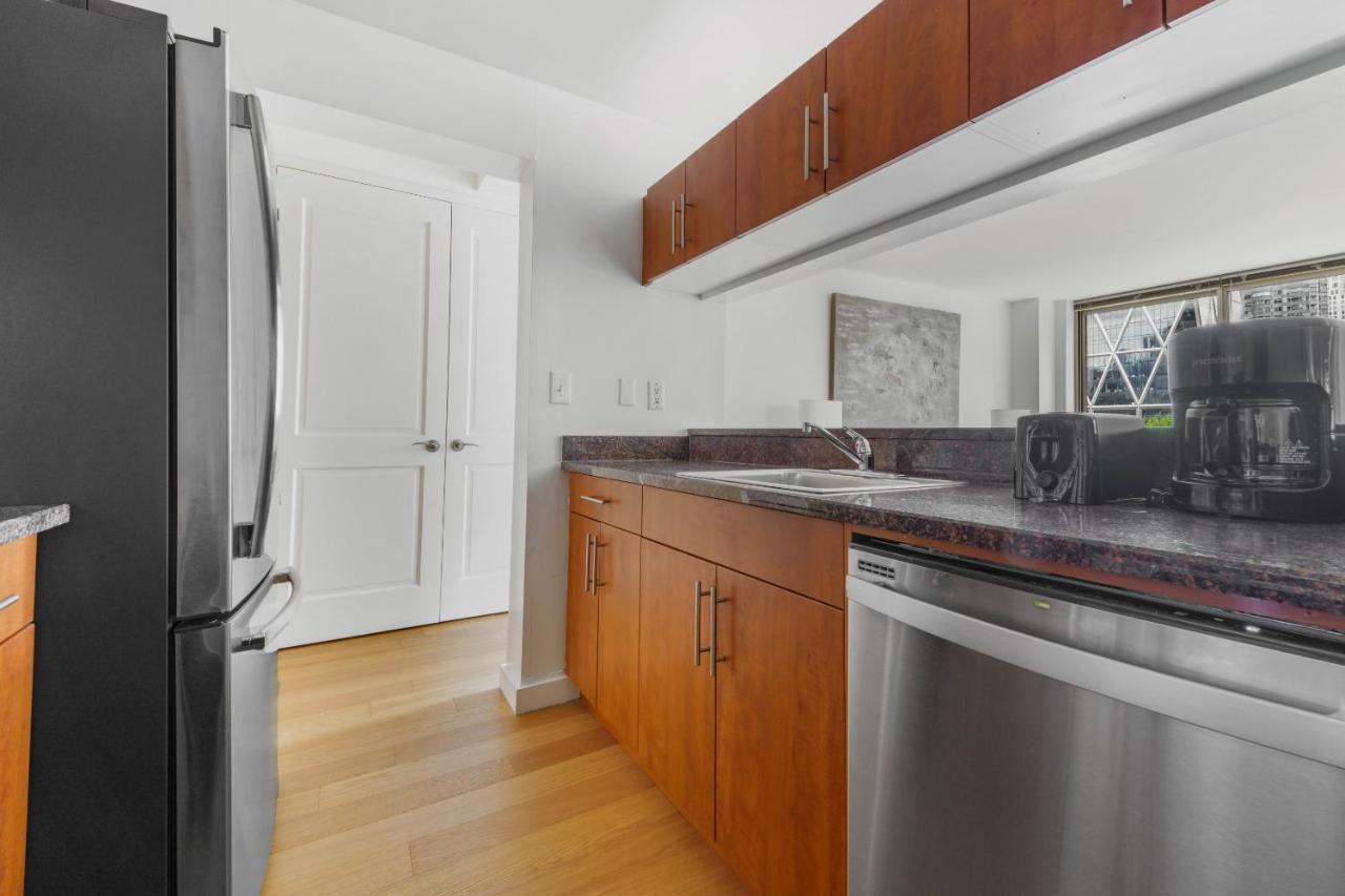 Global Luxury At The Marc Apartment *