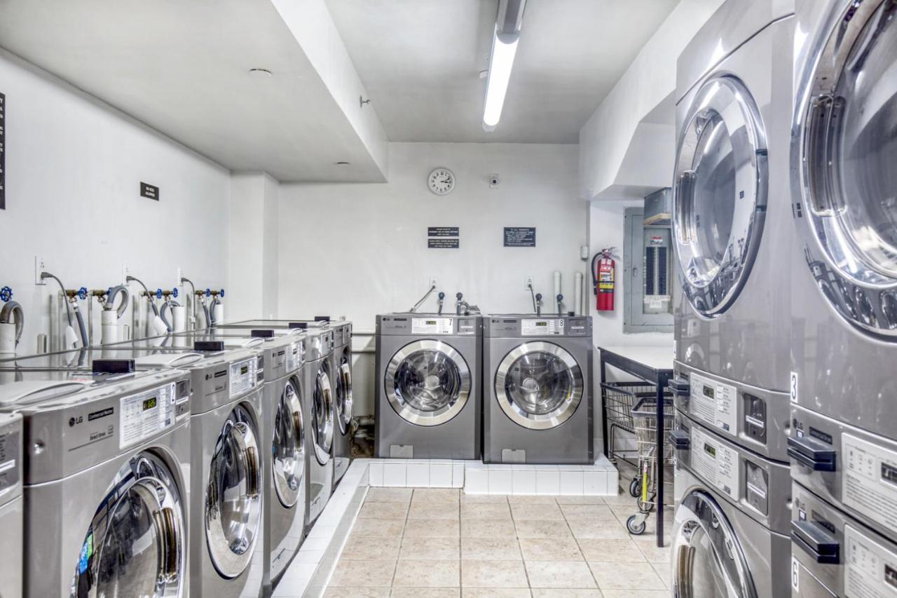 Ues W Elevator Doorman Nr Park Nyc-1038 New York