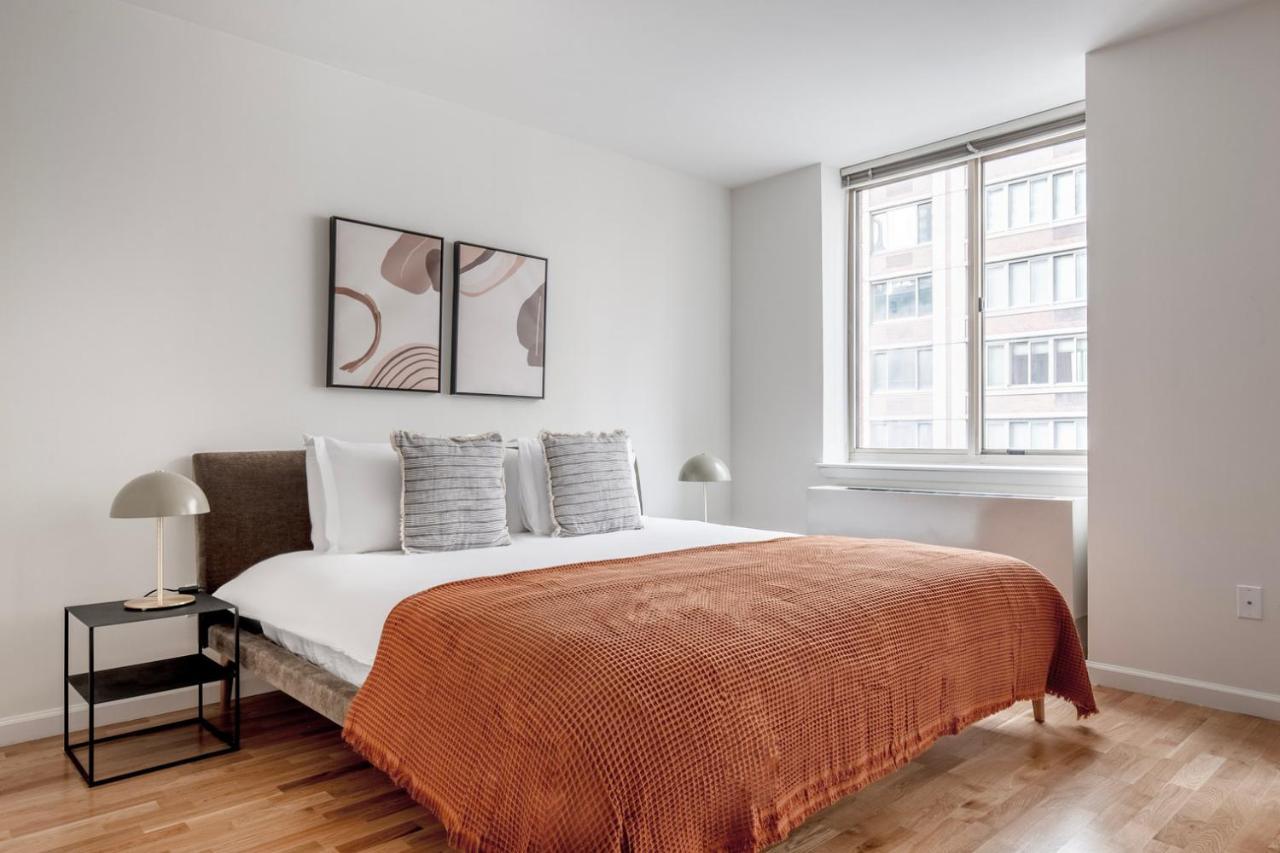 Ues W Elevator Doorman Nr Park Nyc-1038 New York