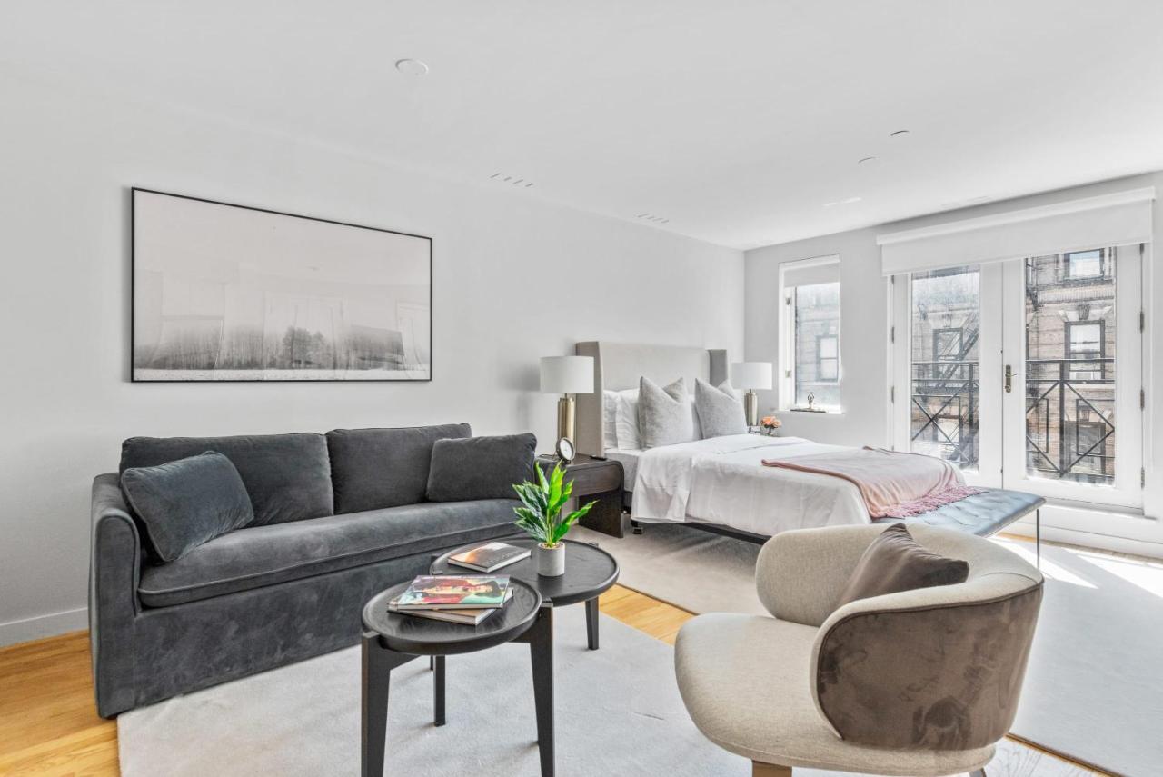 Holiday home Luxe Studio With Charming Juliet Balcony