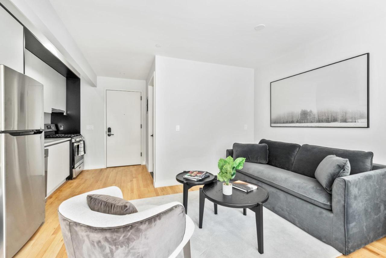 Luxe Studio Ste In Upper East Side With Charming Juliet Balcony Hébergement de vacances New York
