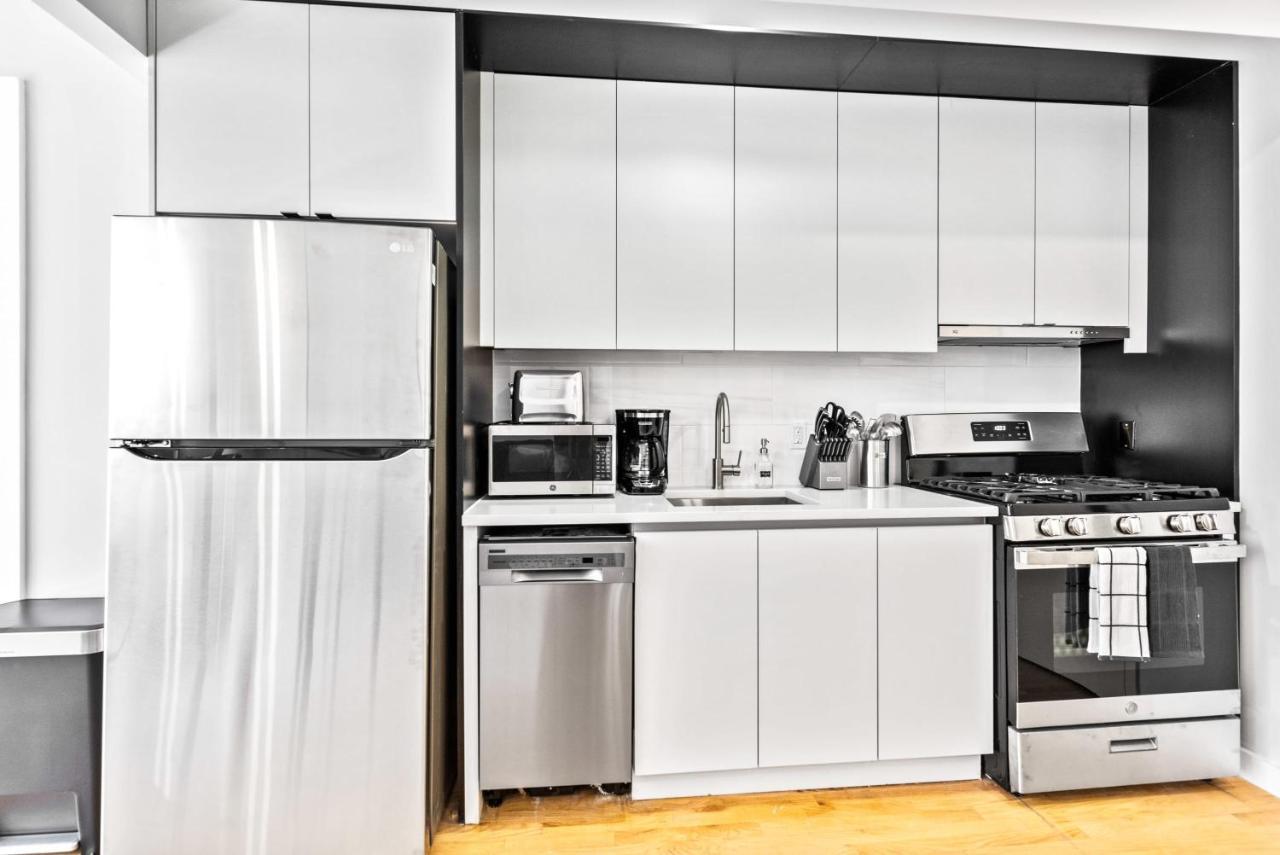 Luxe Studio With Charming Juliet Balcony Ferienhaus New York