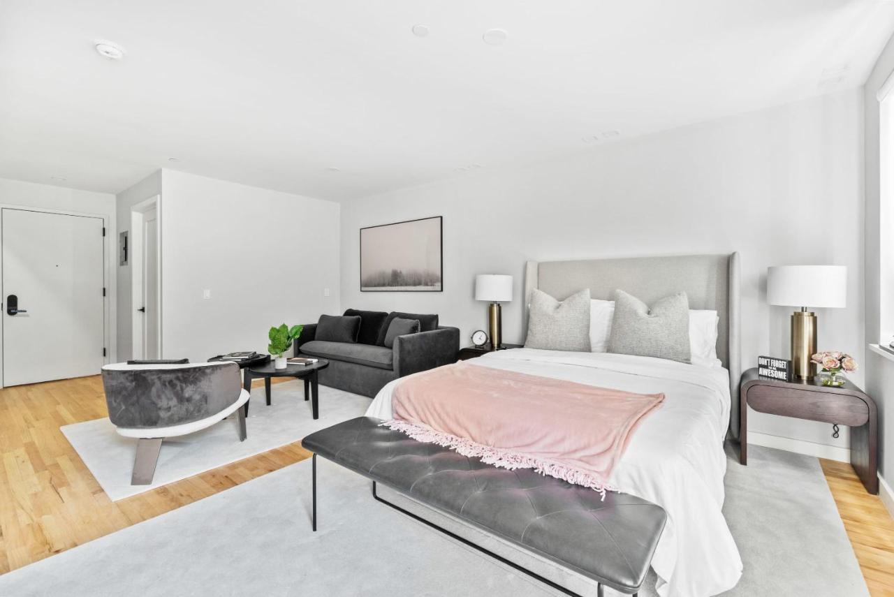 Luxe Studio Ste In Upper East Side With Charming Juliet Balcony Hébergement de vacances New York
