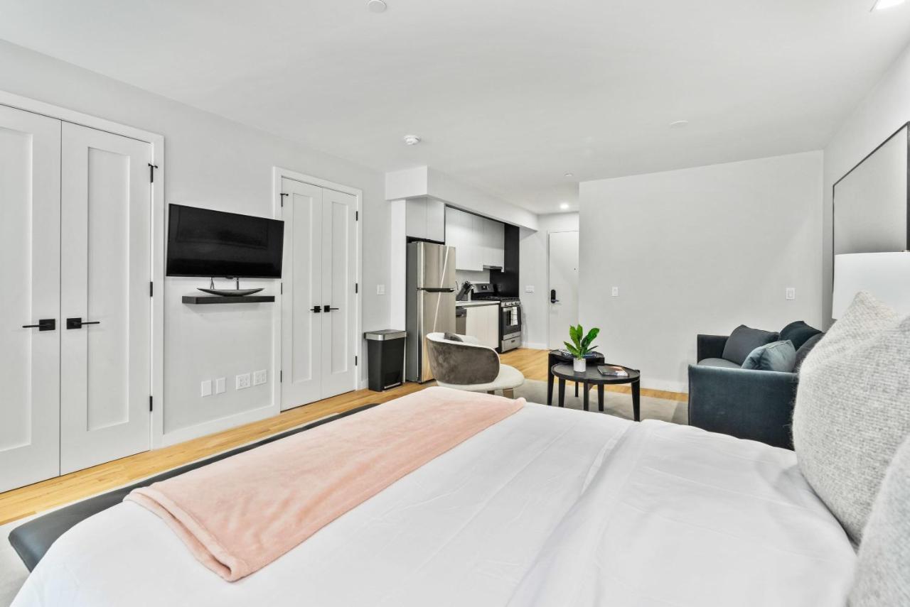 Luxe Studio Ste In Upper East Side With Charming Juliet Balcony Hébergement de vacances *