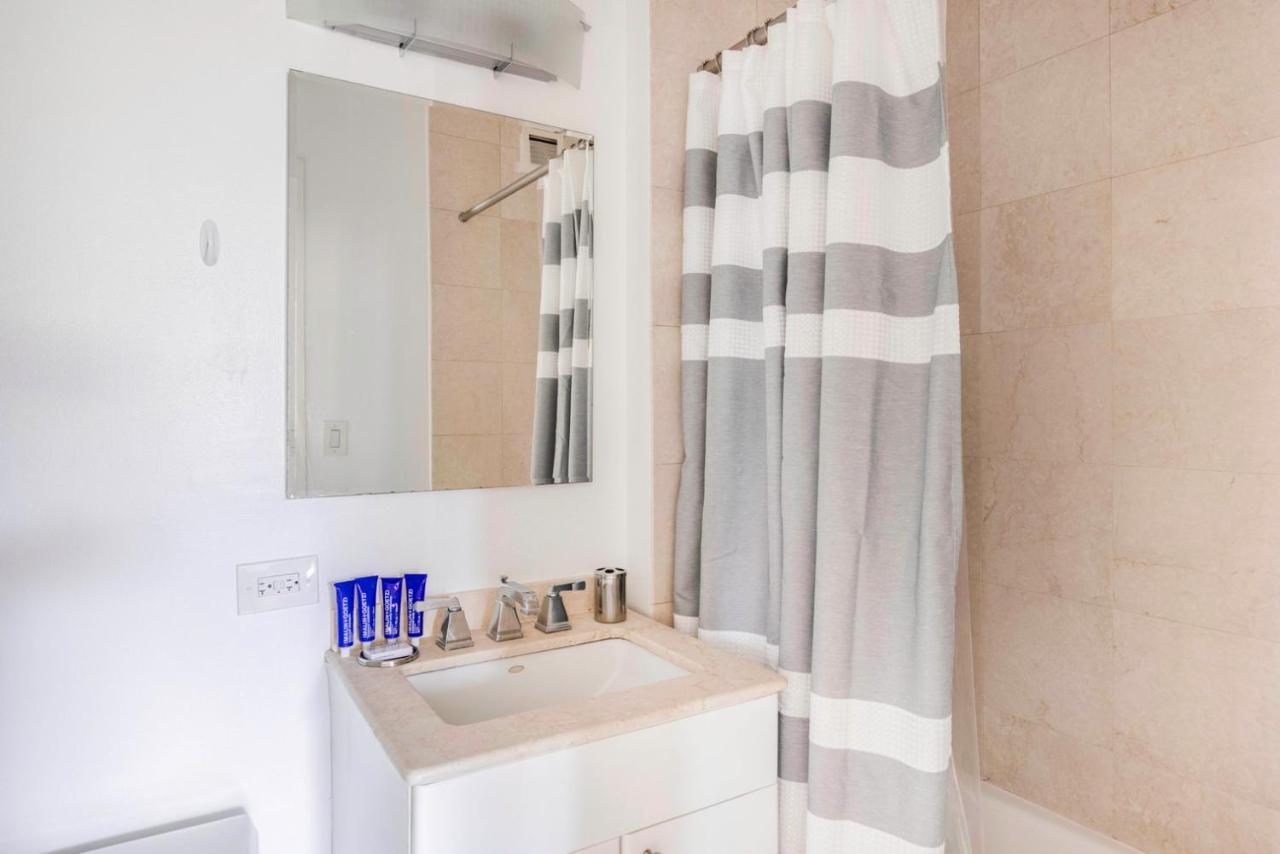 Sq 1br W Great Views Indoor Pool Nyc-29 *