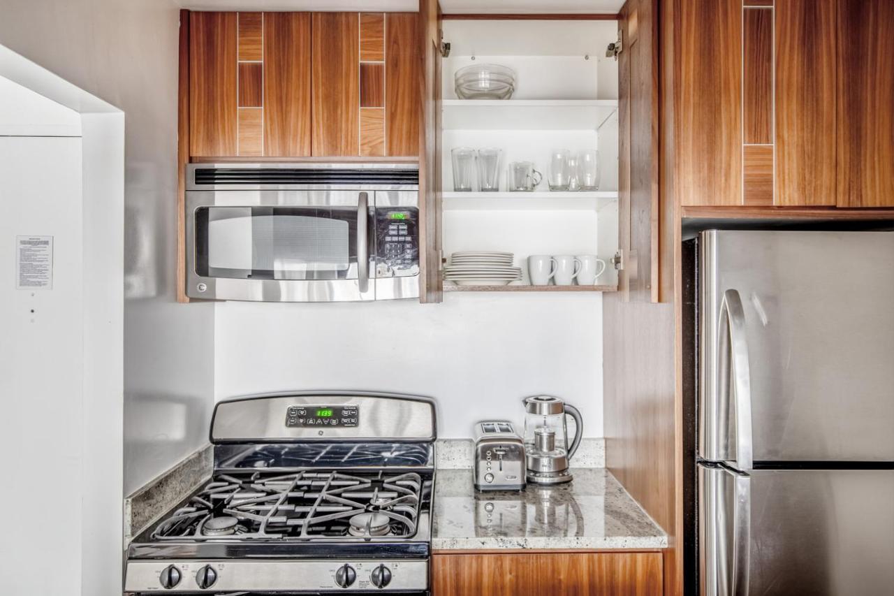 Ues W Balcony Gym Doorman Nyc-89 New York