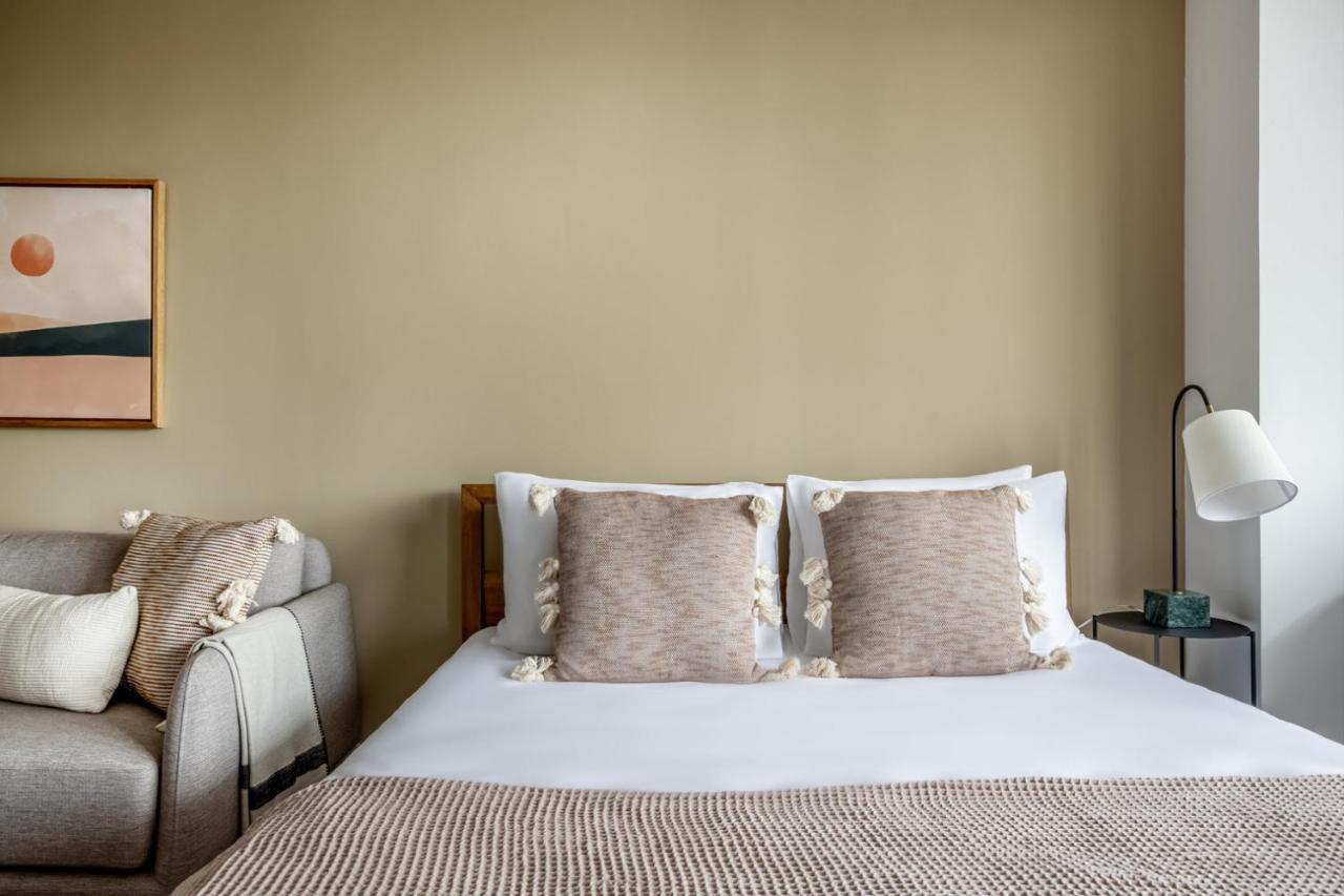 Ues W Balcony Gym Doorman Nyc-89 New York