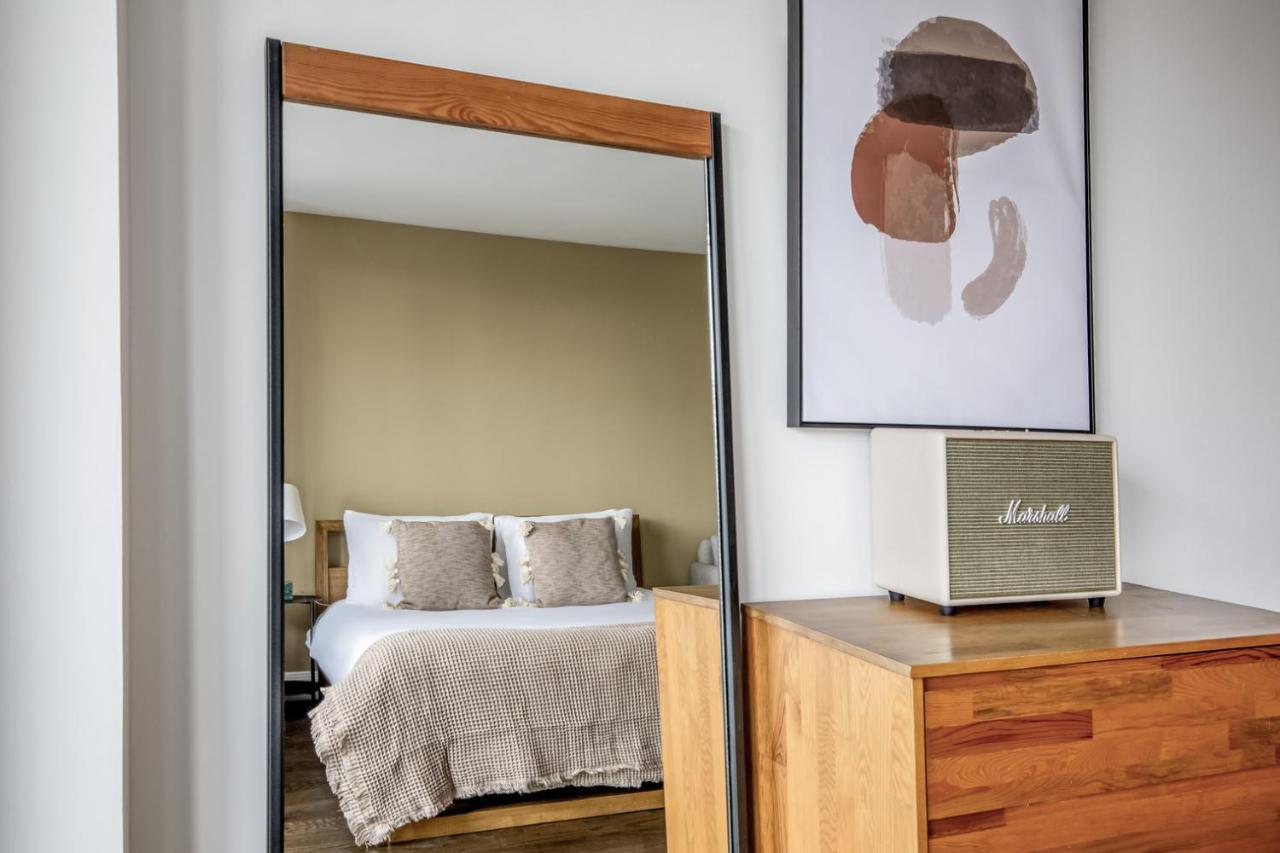 Ues W Balcony Gym Doorman Nyc-89 *