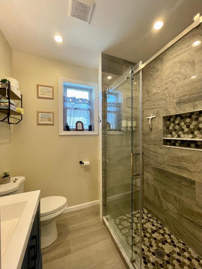 Private Bedroom Near The Free Ferry Boat!