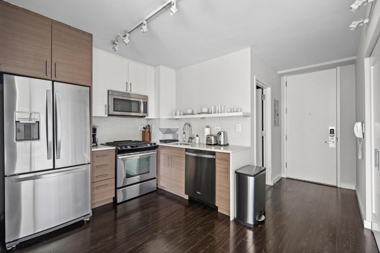Picturesque 1br In Nyc Balcony Apartment New York