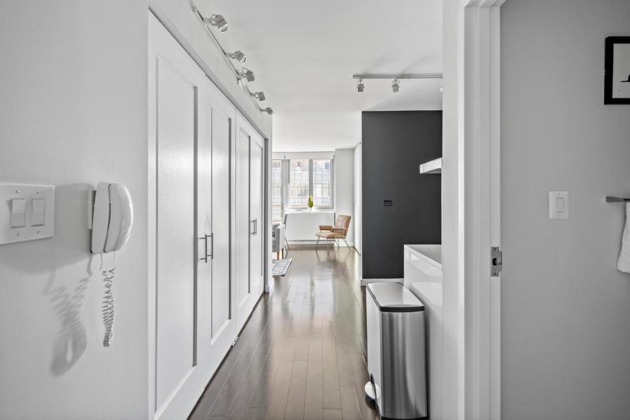 Picturesque 1br In Nyc Balcony *