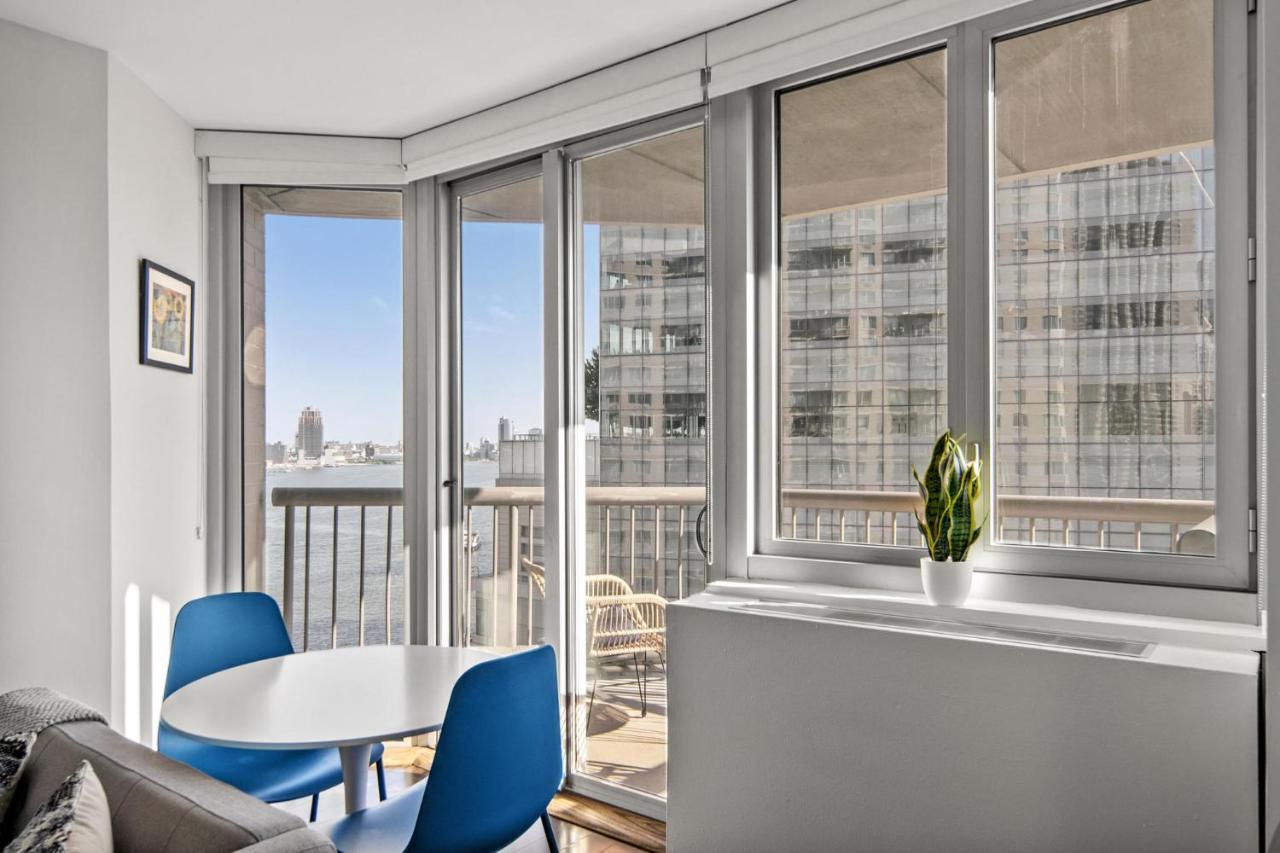 Apartment Picturesque 1br In Nyc Balcony