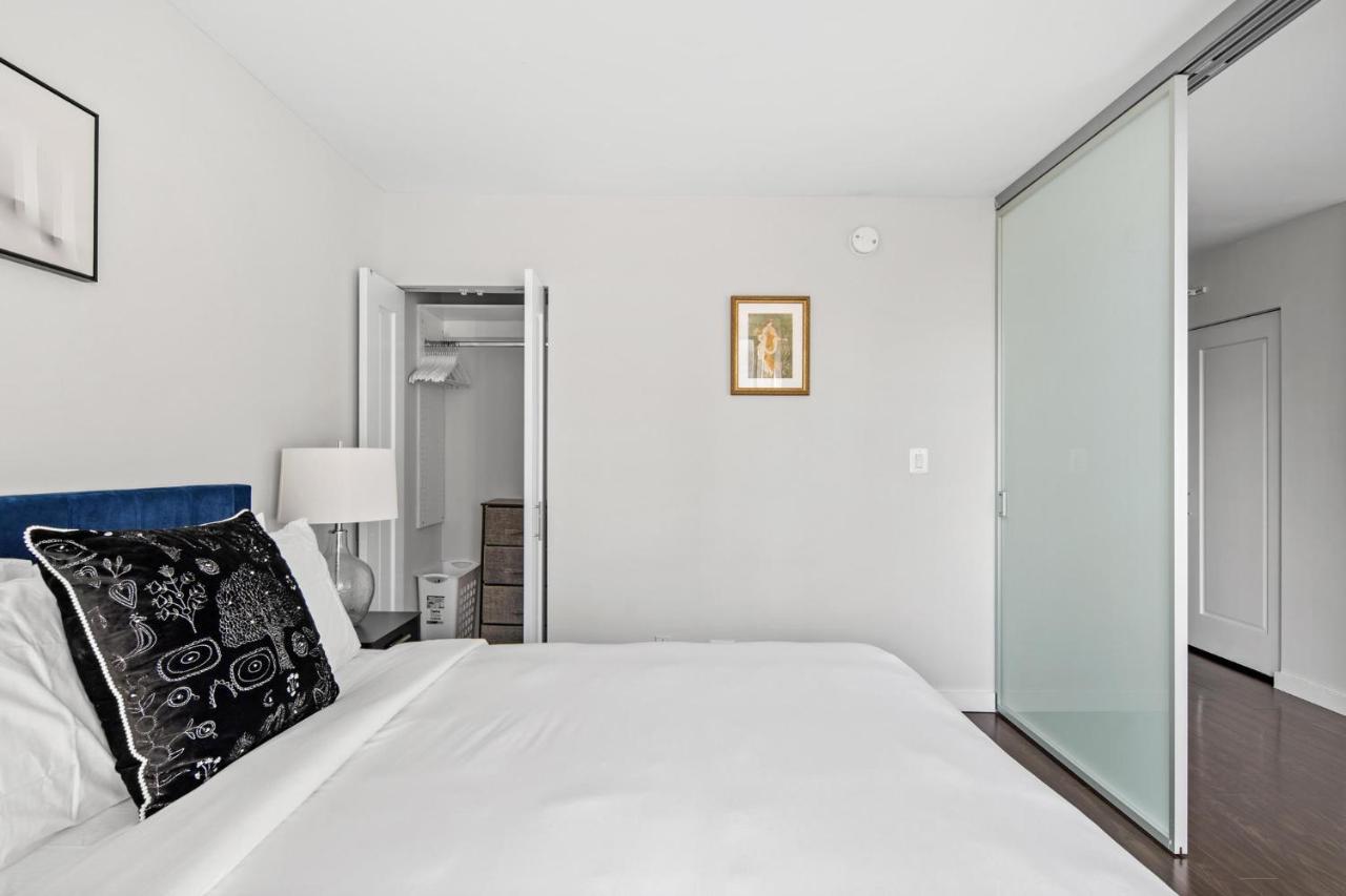 Picturesque 1br In Nyc Balcony *