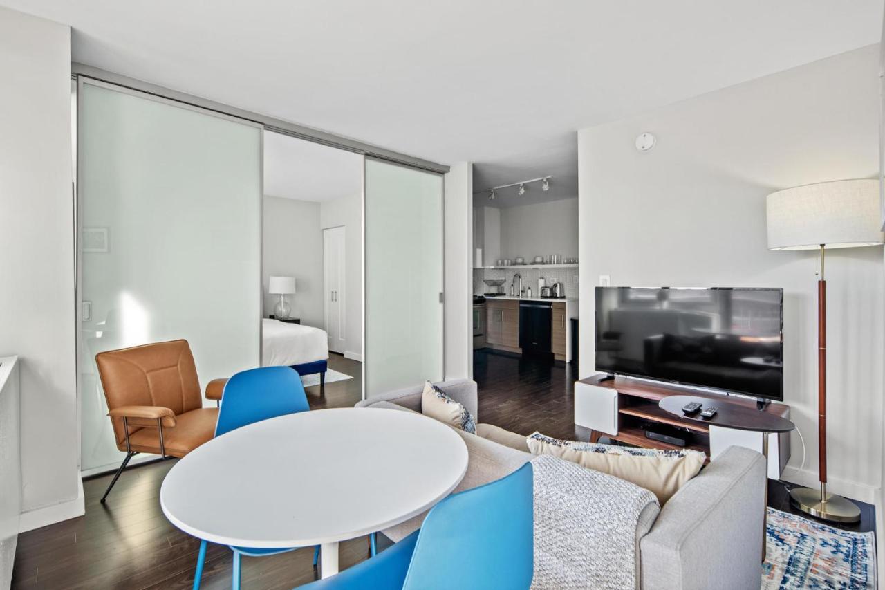 Picturesque 1br In Nyc Balcony New York