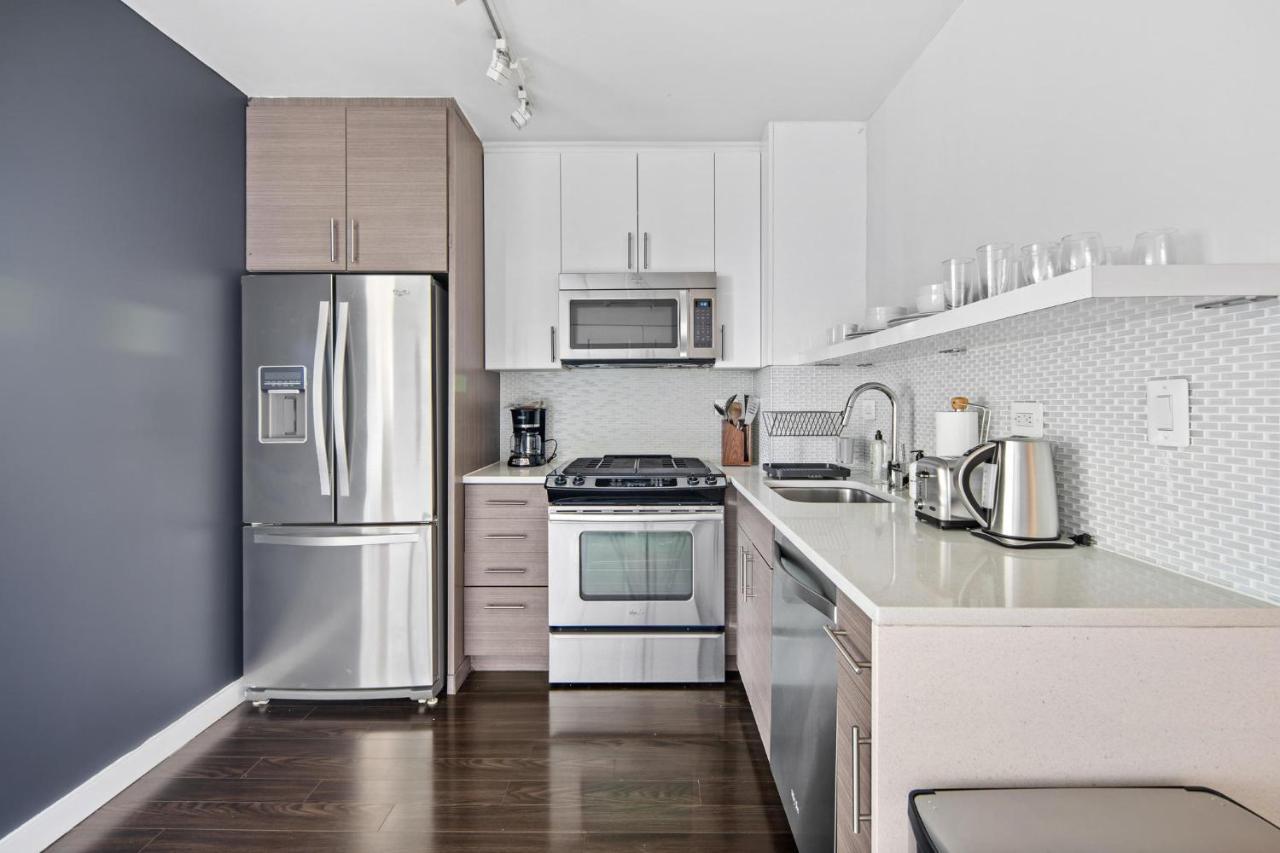 Apartment Picturesque 1br In Nyc Balcony New York
