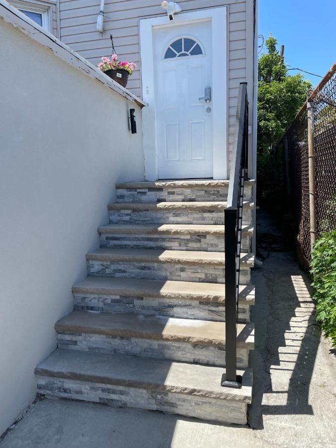 Private Bedroom Near The Free Ferry Boat! *