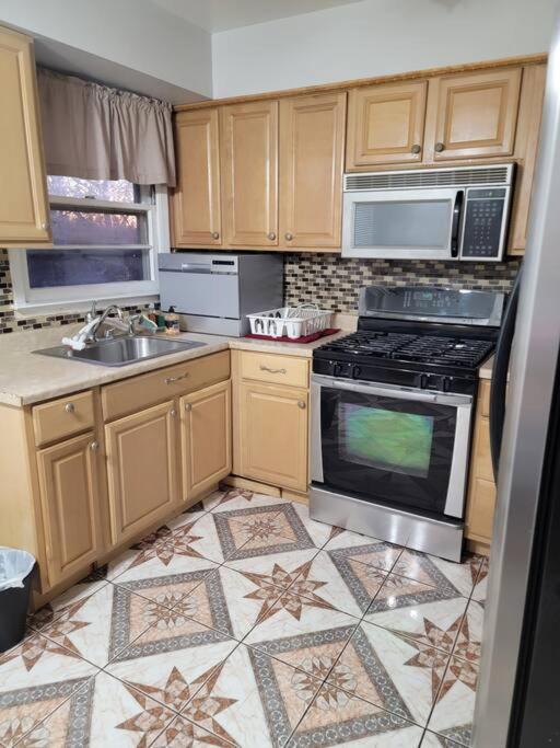 Private Near Ferry And Park * New York