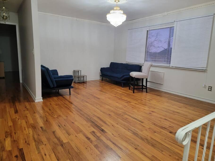 Private Near Ferry And Park Apartment