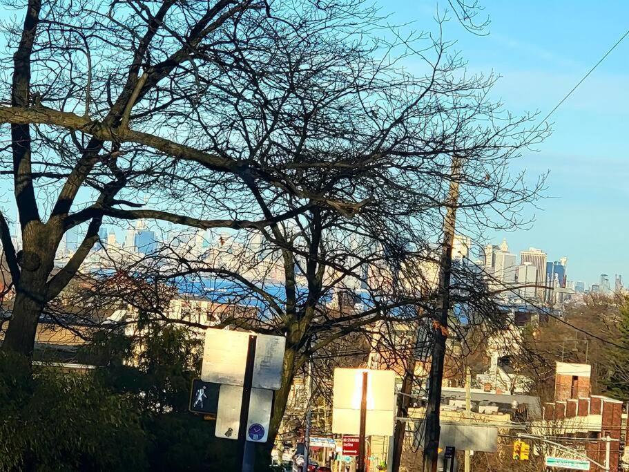 Private Near Ferry And Park Apartment *