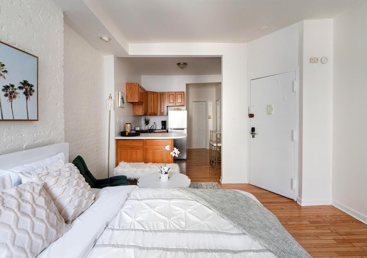 Sophisticated Studio In Nyc Apartment