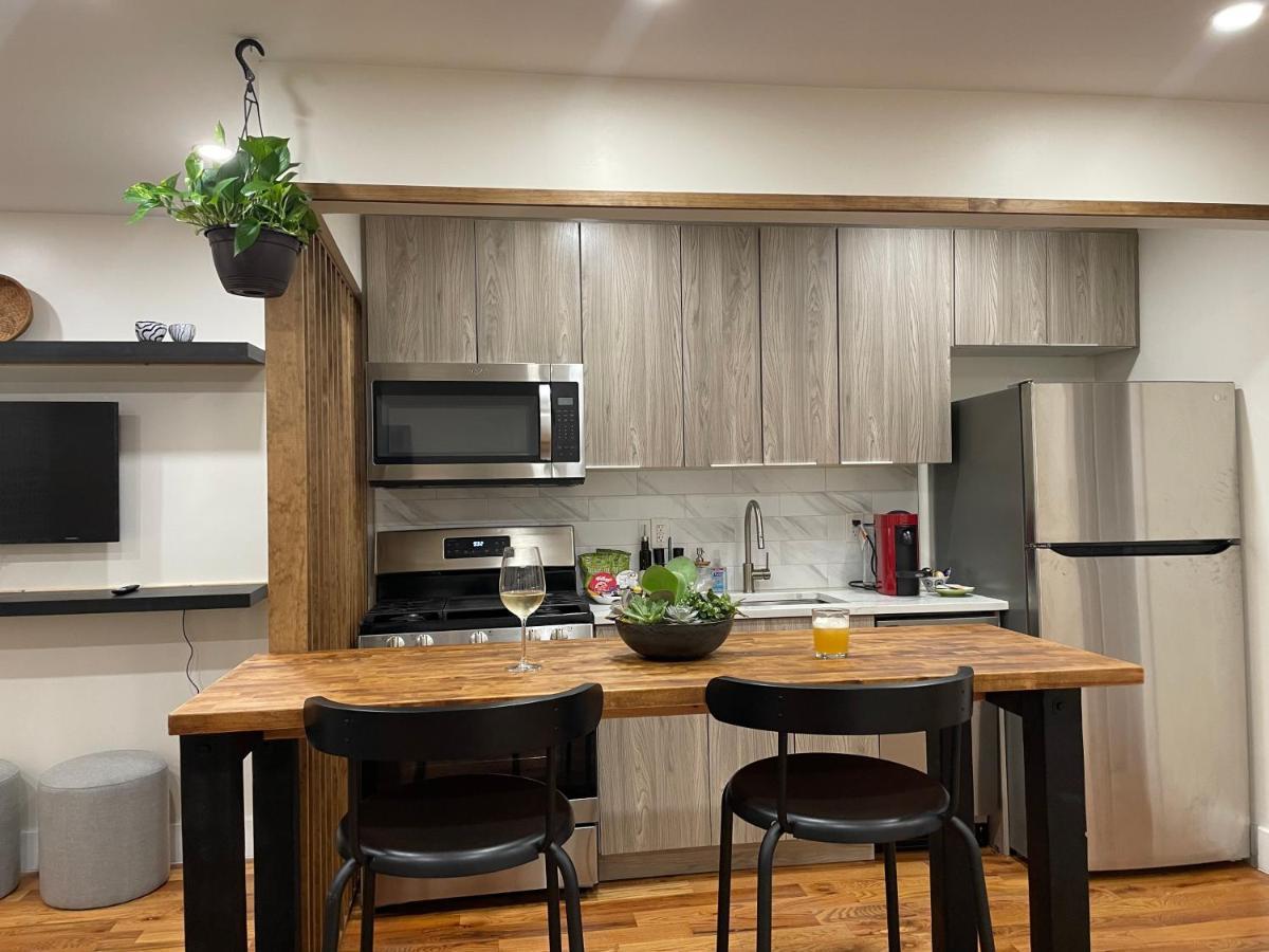 Perfectly Located Modern 2br W Priv Backyard Apartment