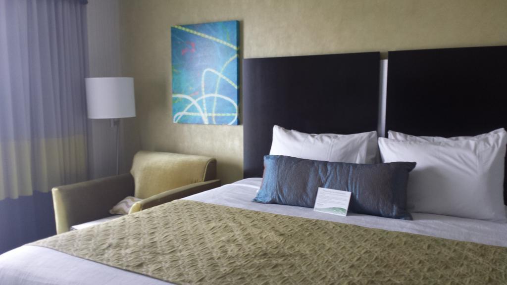 Best Western Plus Laguardia Airport Hotel 3*