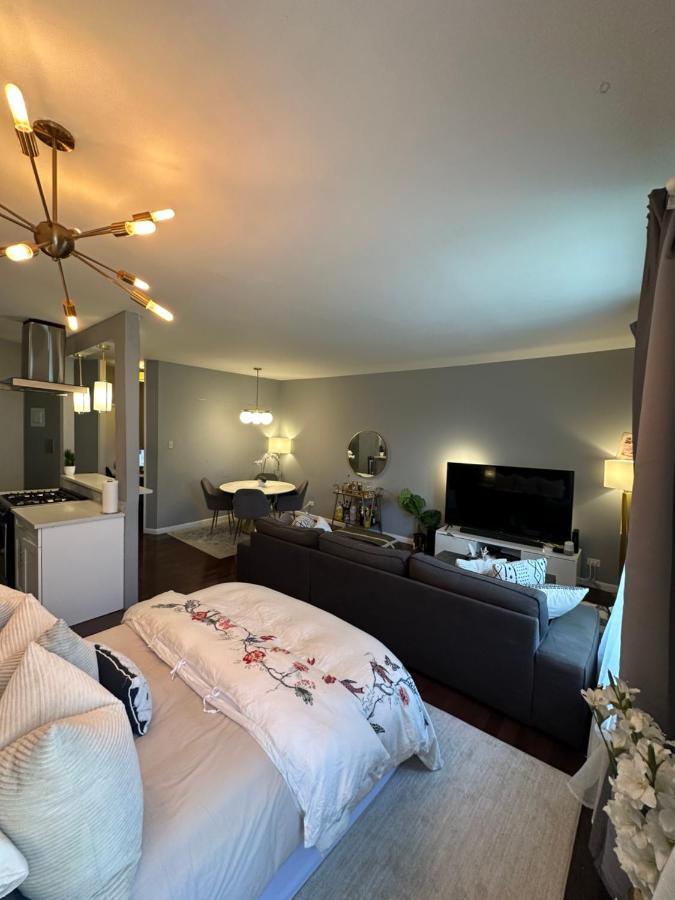 Luxury Apt - 3 Stops To 