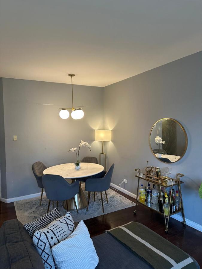 Apartment Luxury Apt - 3 Stops To 