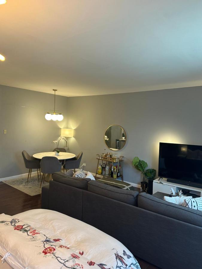 Luxury Apt - 3 Stops To 