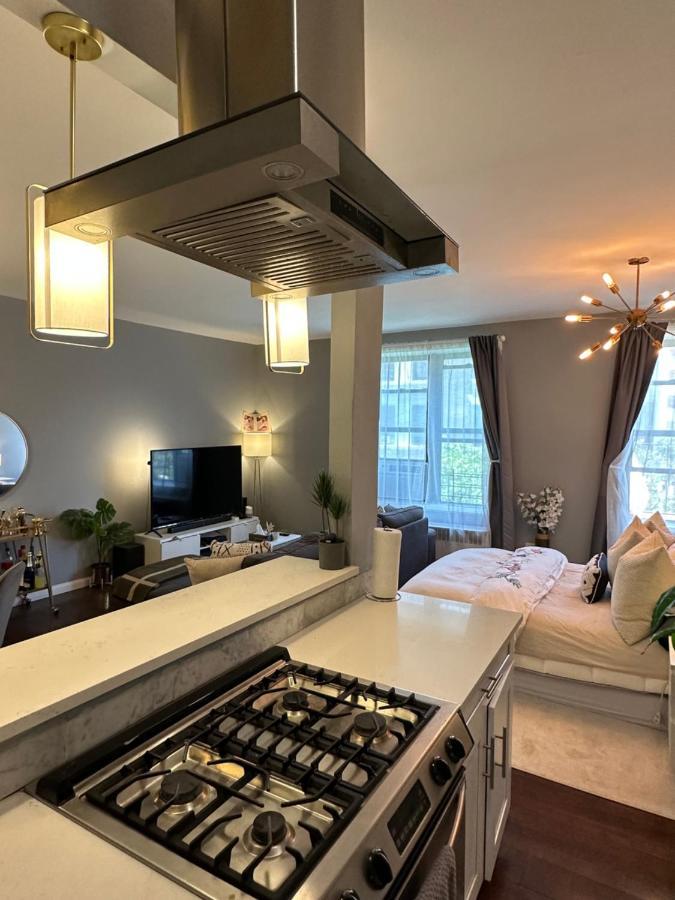 Luxury Apt - 3 Stops To 