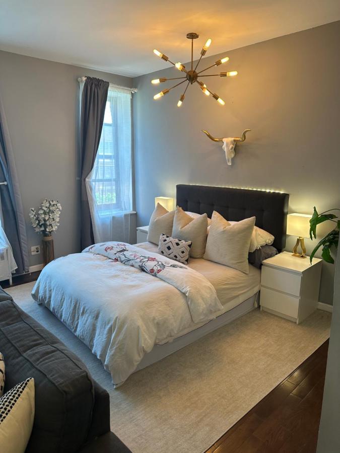 Apartment Luxury Apt - 3 Stops To 