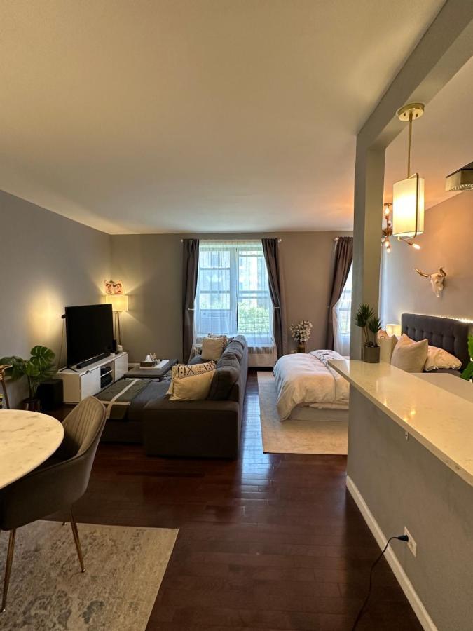 Luxury Apt - 3 Stops To 