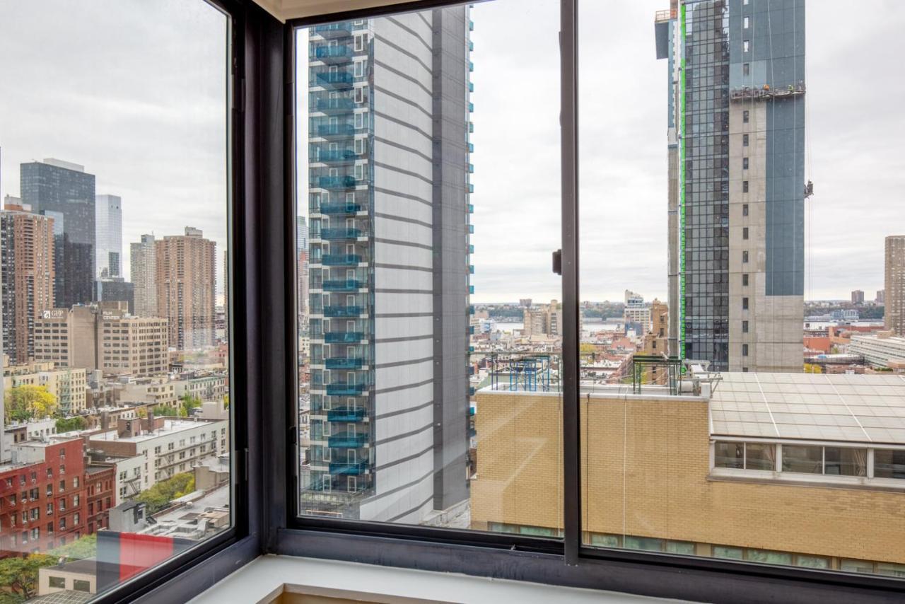 Midtown 1br W Pool Gym Parking Nr Times Sq Nyc-378 Apartment New York