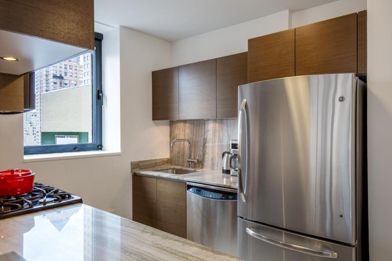Midtown 1br W Pool Gym Parking Nr Times Sq Nyc-378 Apartment