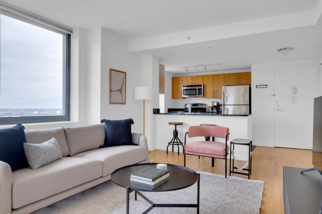 Lic 2br W Wd Elevator Doorman Nr E River Nyc-851 Apartment