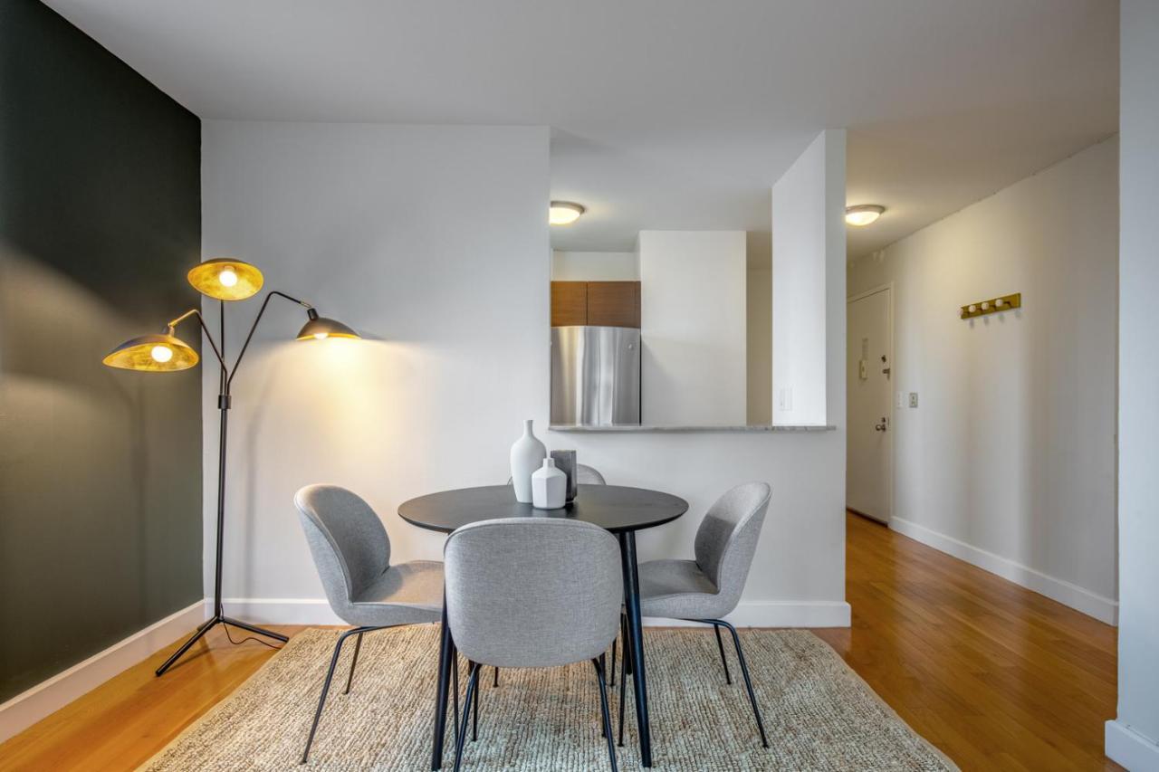 Midtown 1br W Pool Gym Parking Nr Times Sq Nyc-378 Apartment