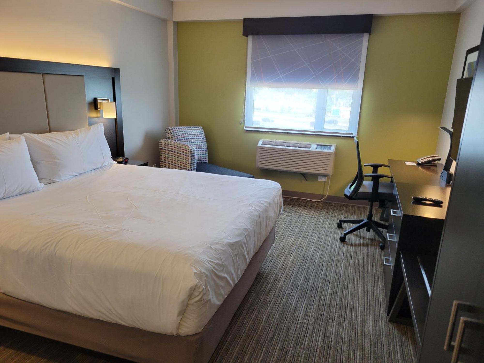 Hotel Express Maspeth By Ihg 2*