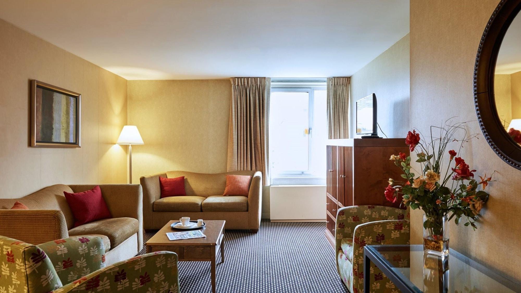 Hotel The Skyline 3*