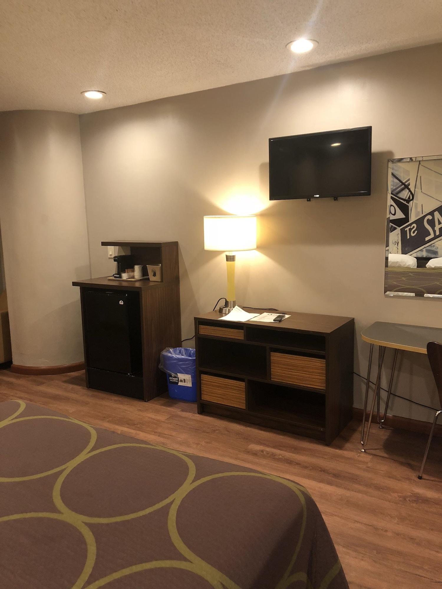 Super 8 By Wyndham Jamaica North Conduit Hotel