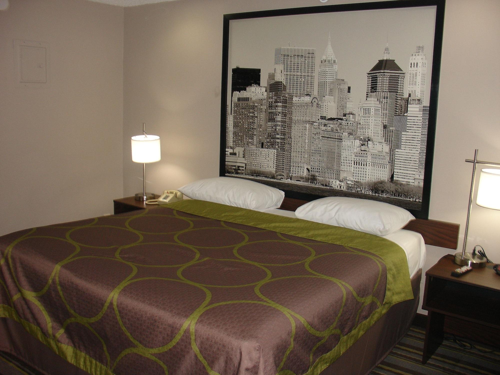 Super 8 By Wyndham Jamaica North Conduit Hotel 2*