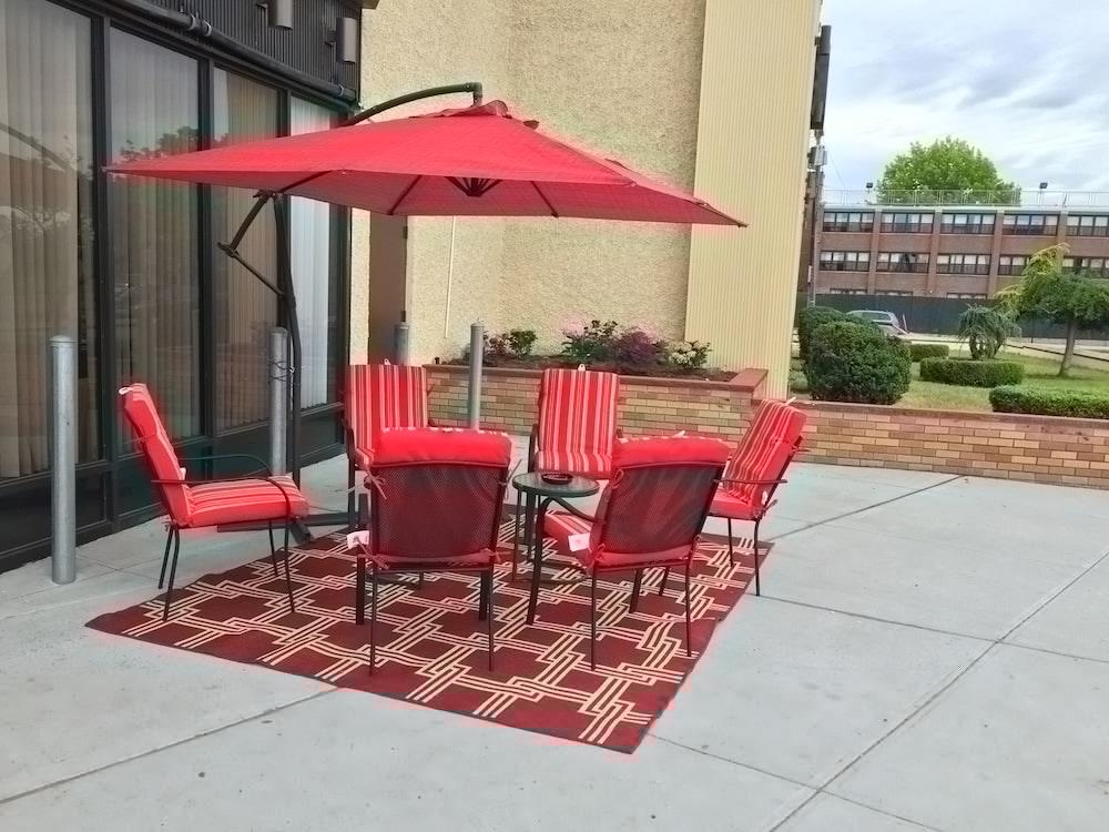 Super 8 By Wyndham Jamaica North Conduit