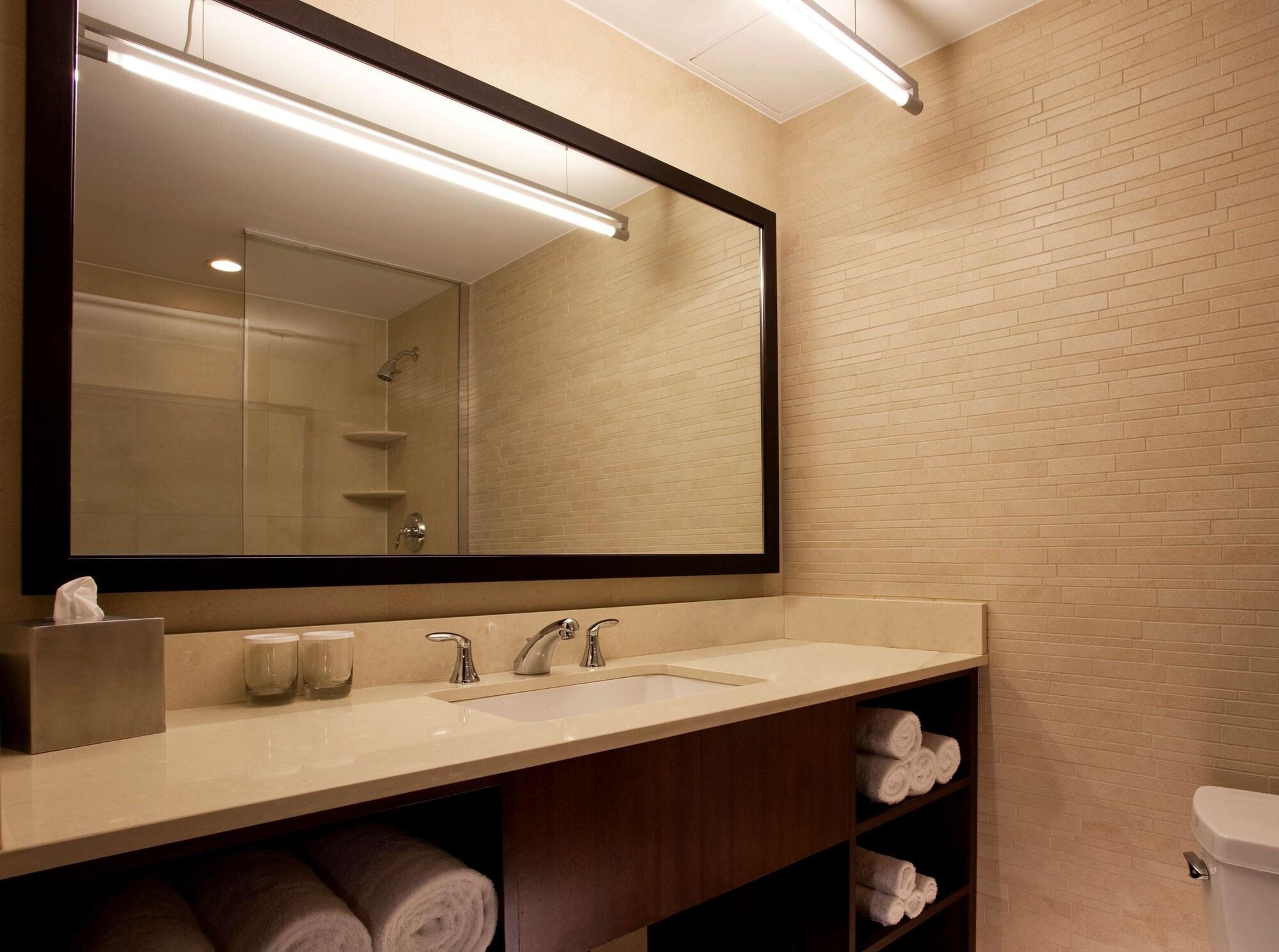 Hilton Fashion District Hotel 4*