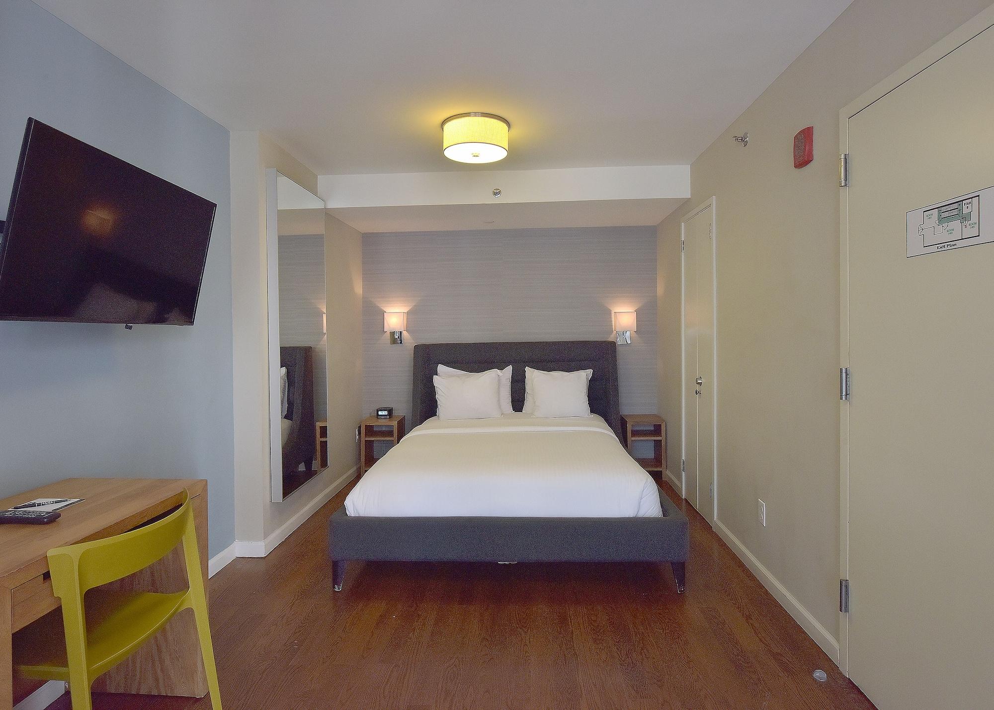 Hotel 32 32