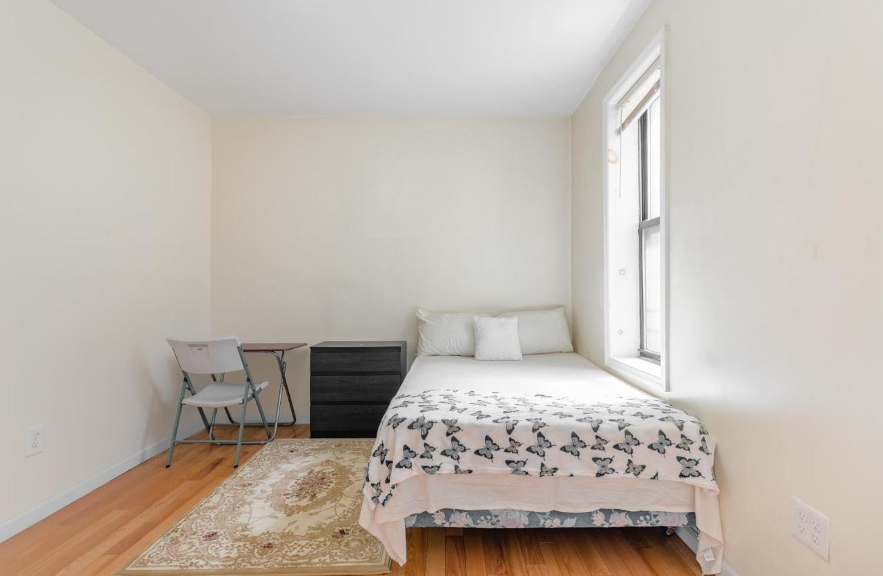 Montgomery Street Guest house *