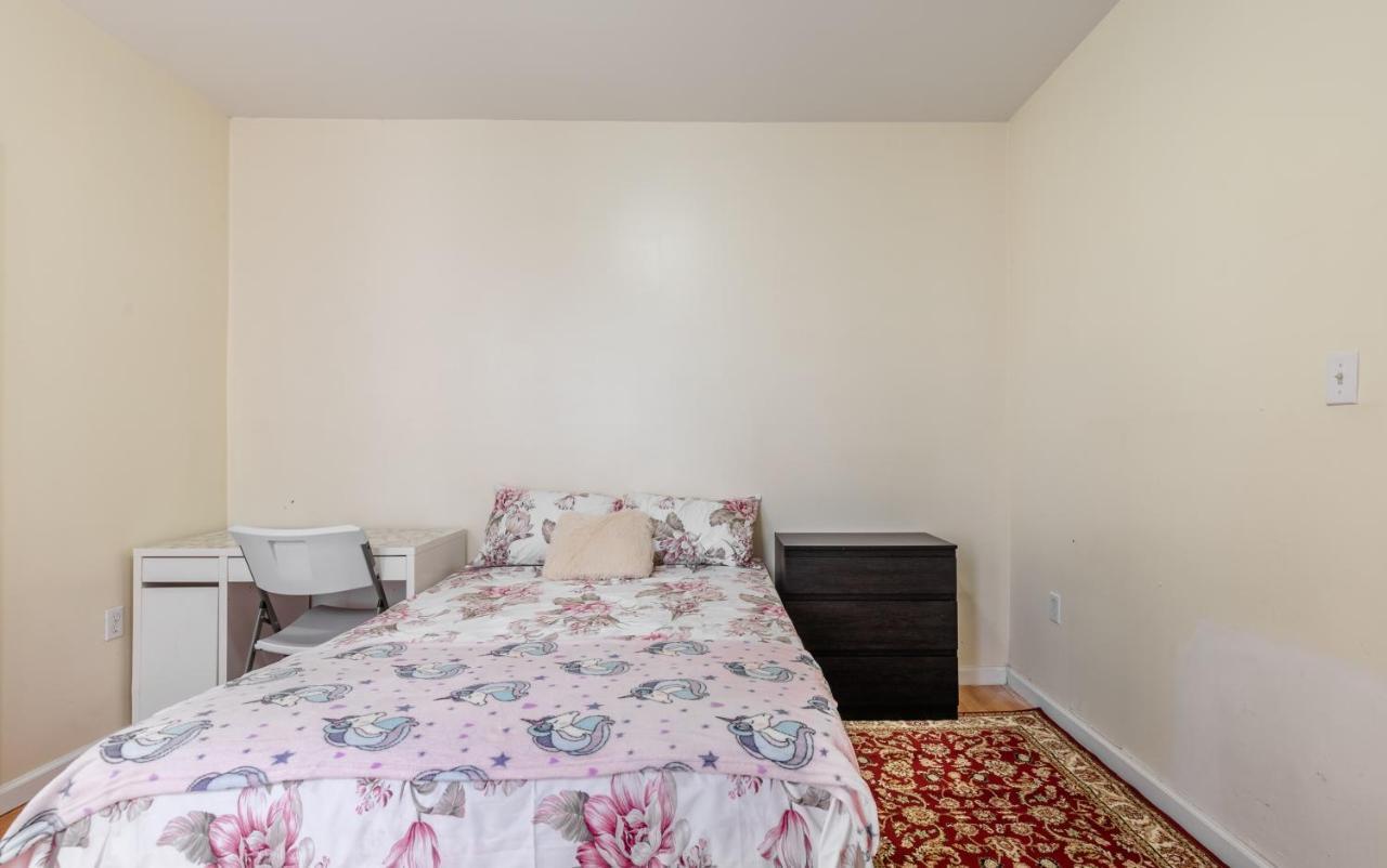 Montgomery Street Guest house New York