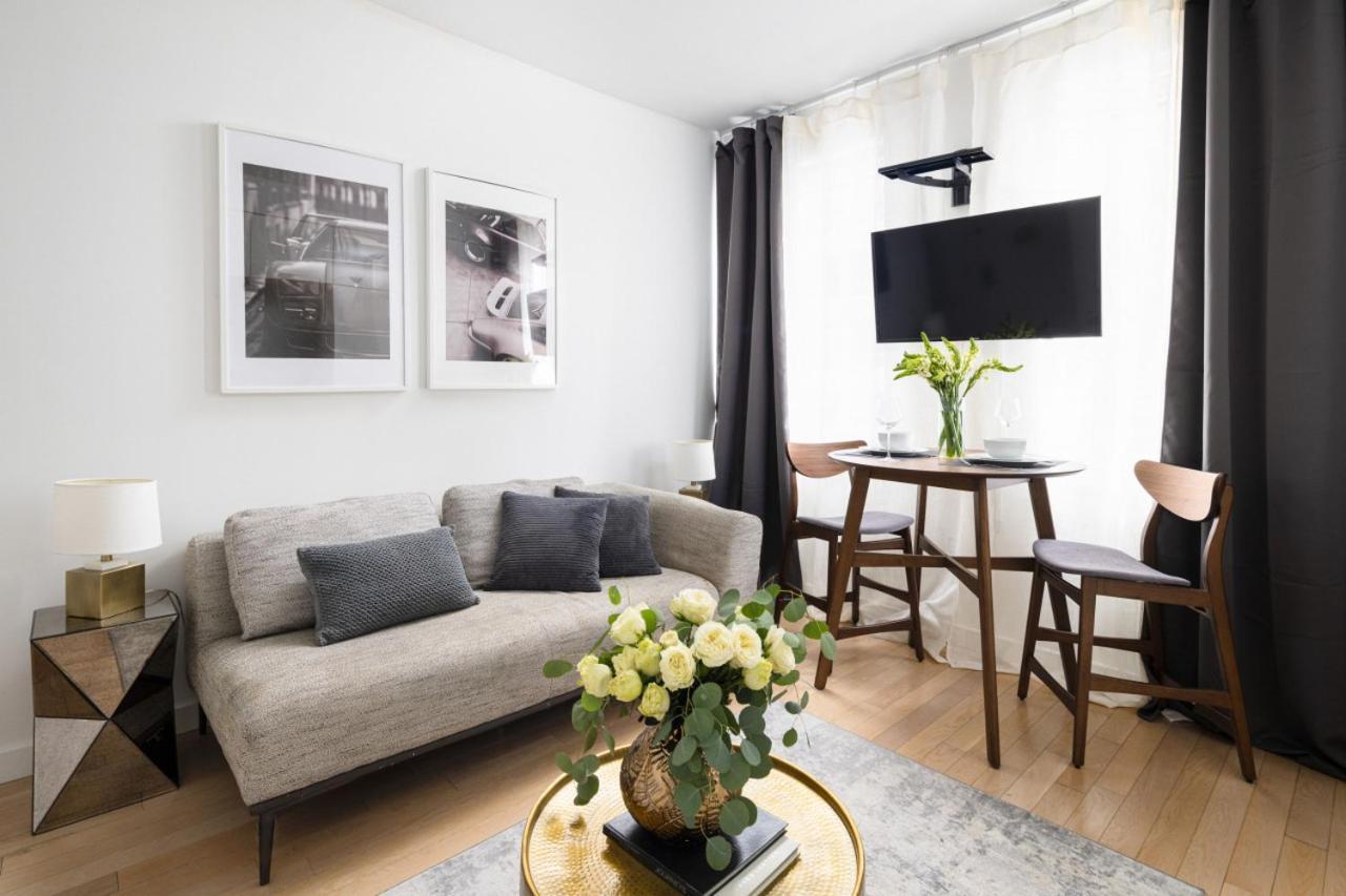 Beautiful 2bd With A Gym Near Times Square Appartement New York
